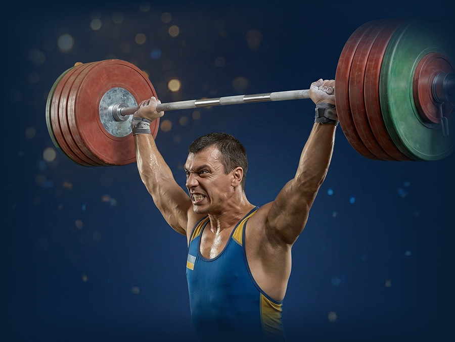 Спортсмен виконує вправу зі штангою